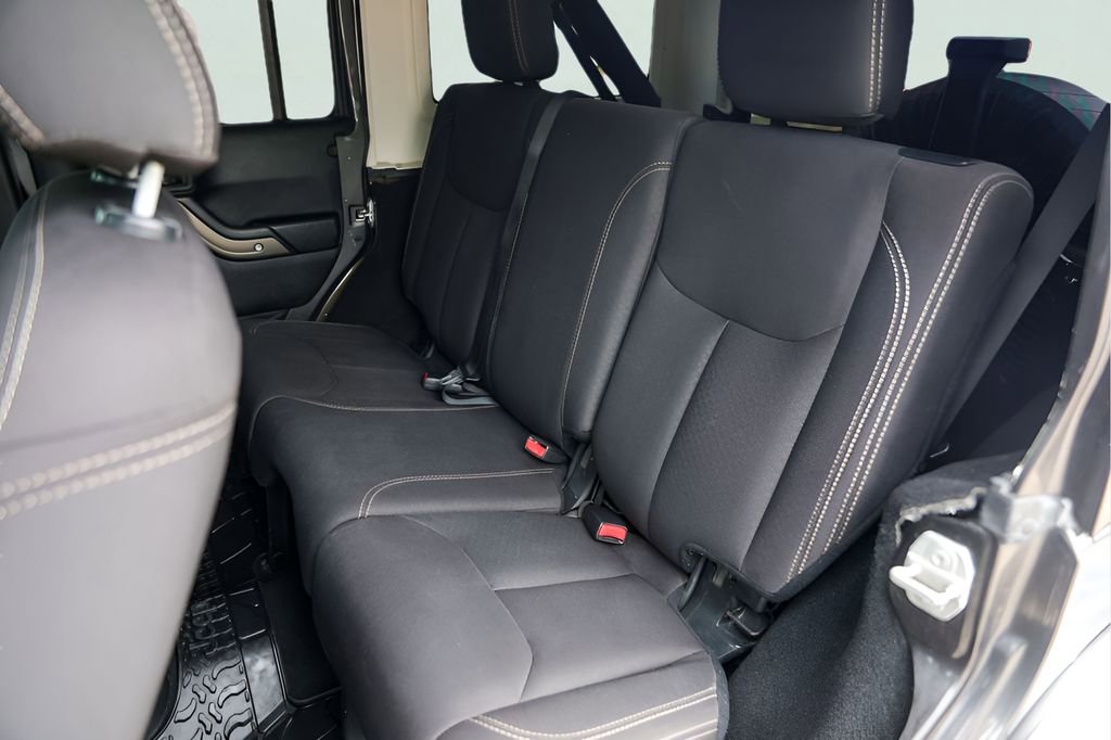 Used 2018 Jeep Wrangler Unlimited Sport AWD/4WD image 24
