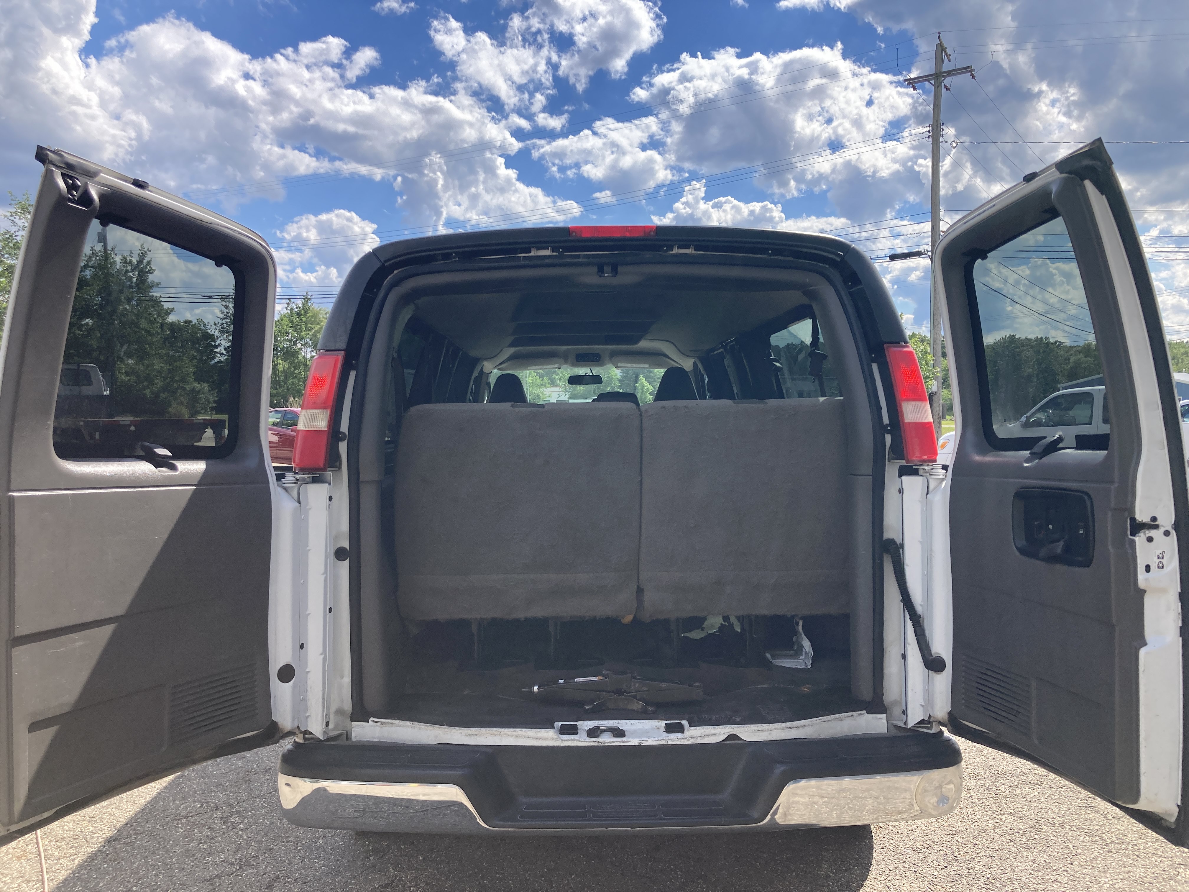 Used 2018 Chevrolet Express 3500 LT w/ LT Preferred Equipment Group RWD image 12