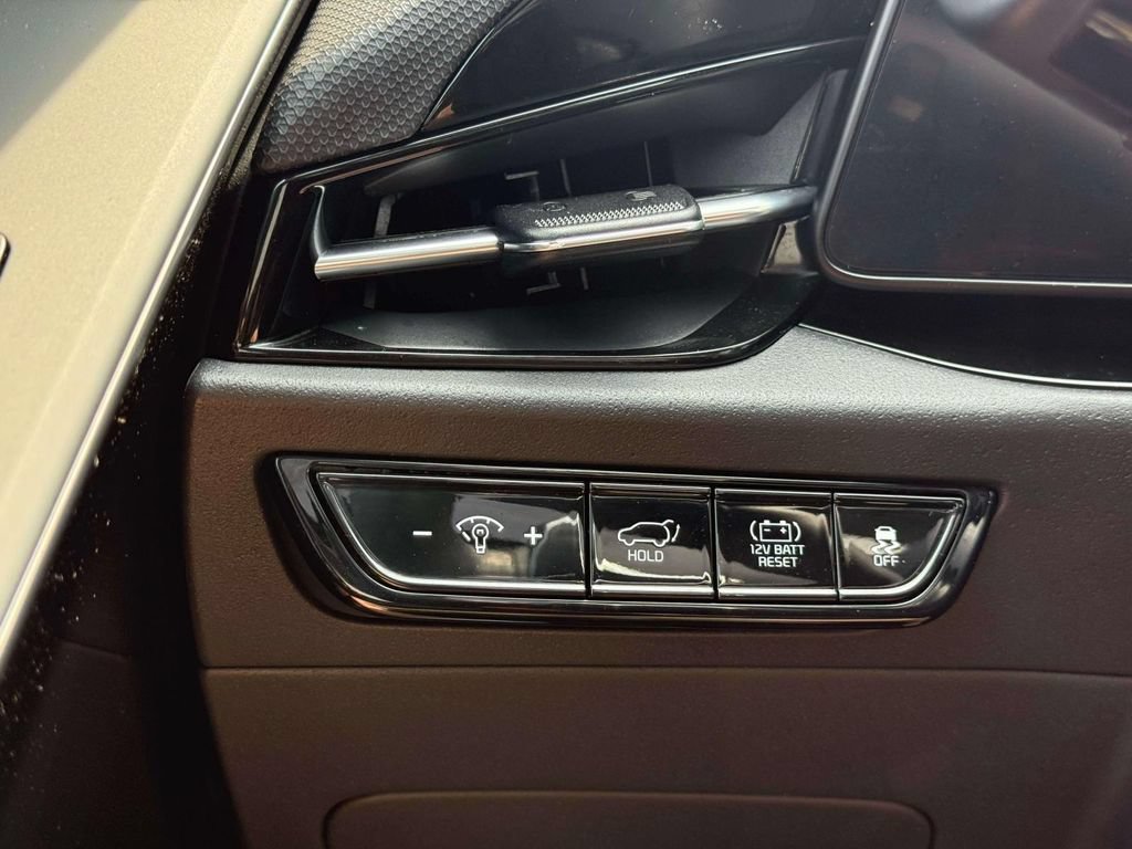 Used 2023 Kia Niro SX Touring FWD image 20