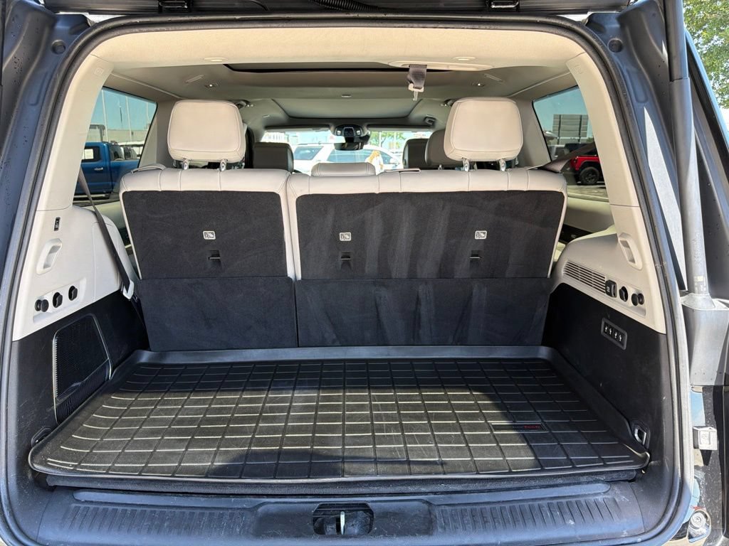 Used 2022 Jeep Wagoneer Series III w/ Premium Group I AWD/4WD image 12