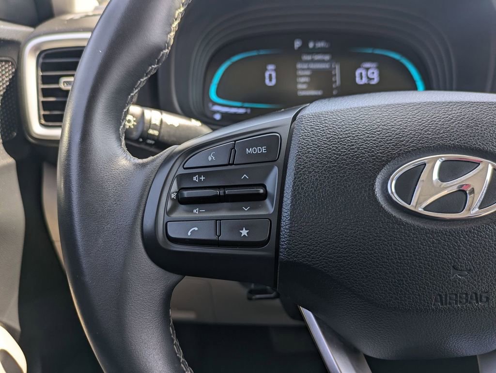 Used 2025 Hyundai Venue SEL FWD image 15