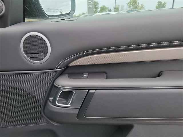 New 2024 Land Rover Discovery Metropolitan Edition AWD/4WD image 19