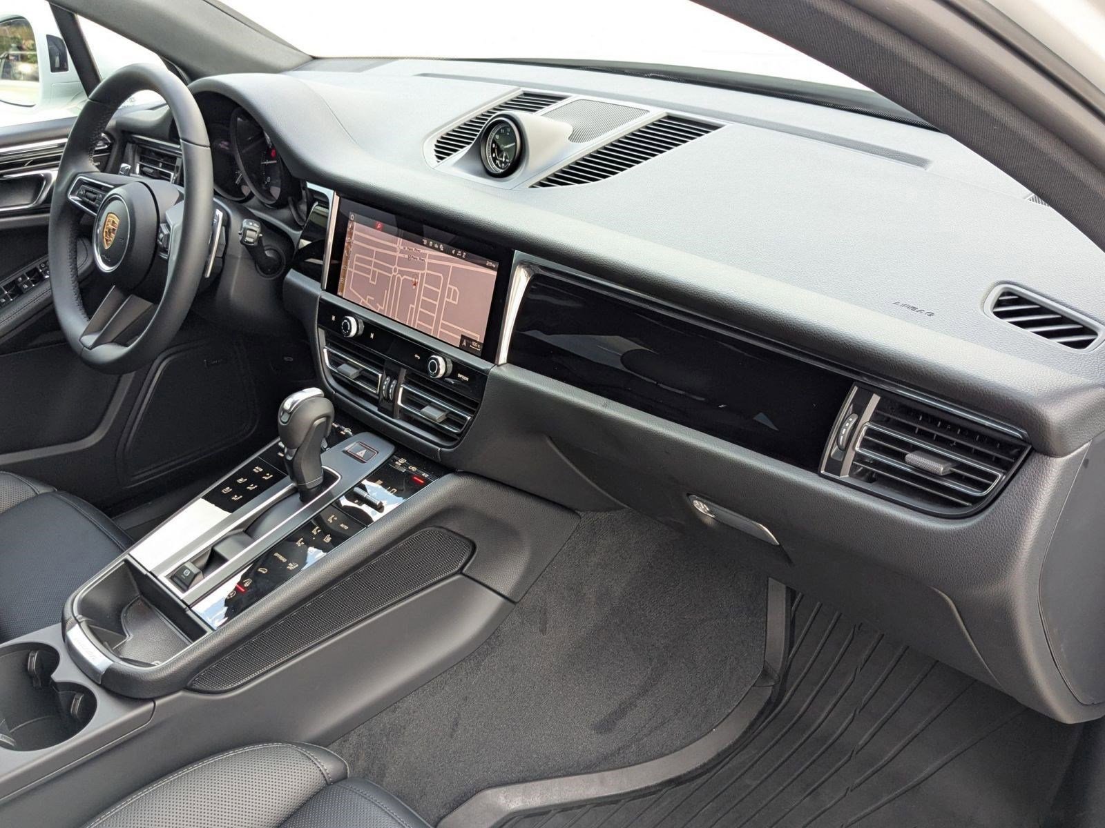 Certified 2026 Porsche Macan AWD/4WD image 26