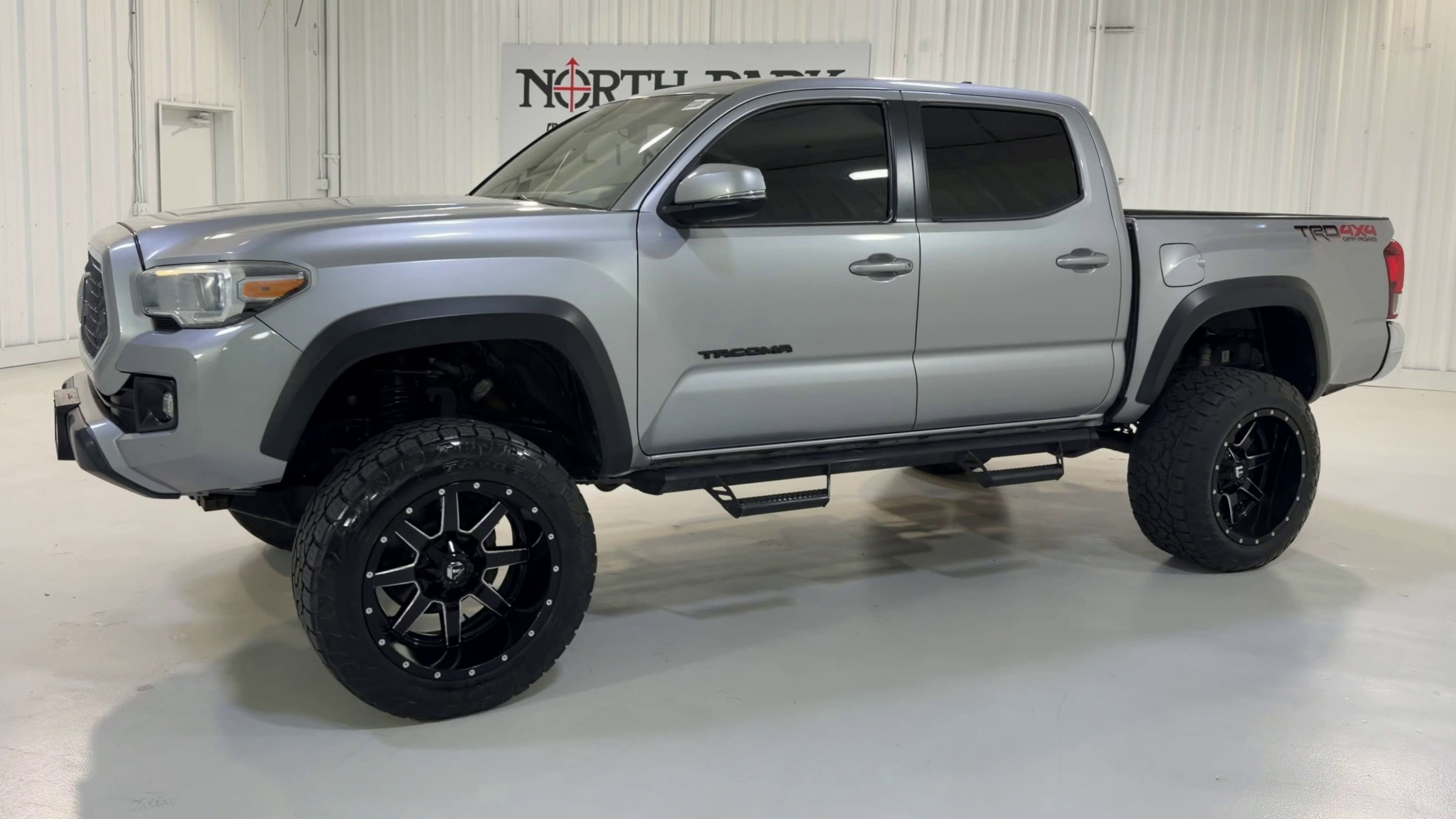 Used 2018 Toyota Tacoma TRD Off-Road AWD/4WD image 6
