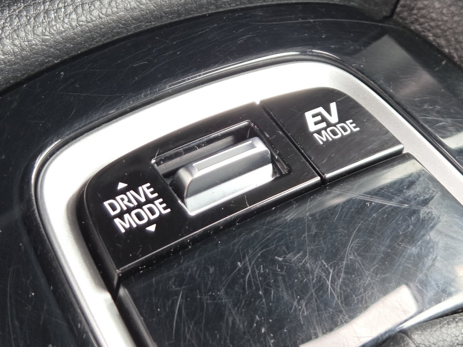 Used 2024 Toyota Corolla Cross AWD Hybrid w/ Convenience Package image 7