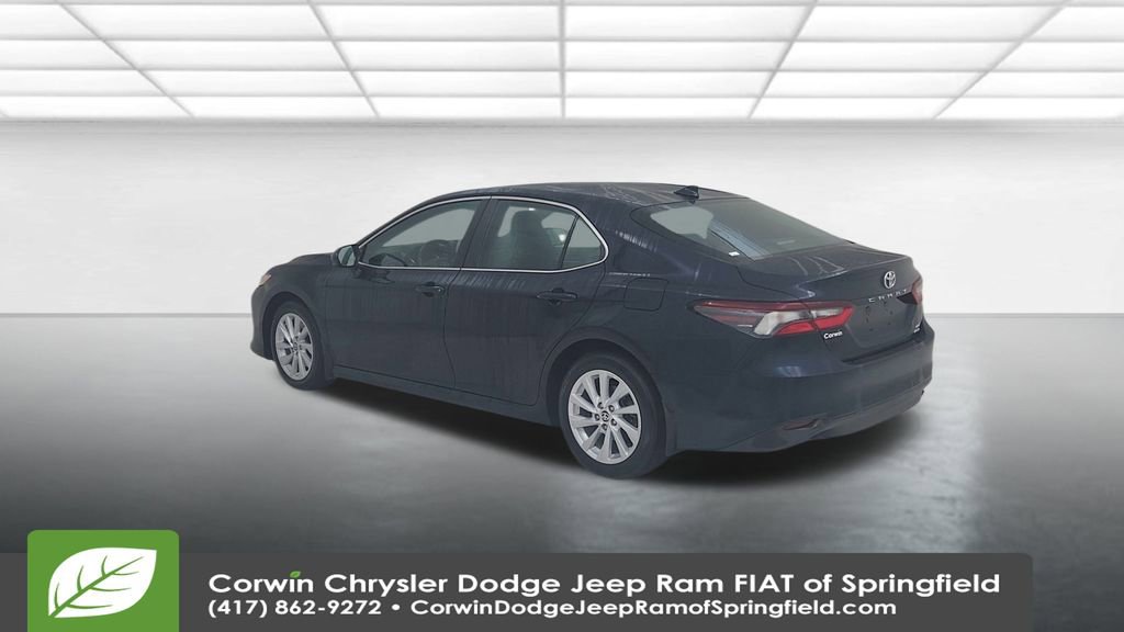 Used 2021 Toyota Camry LE image 10