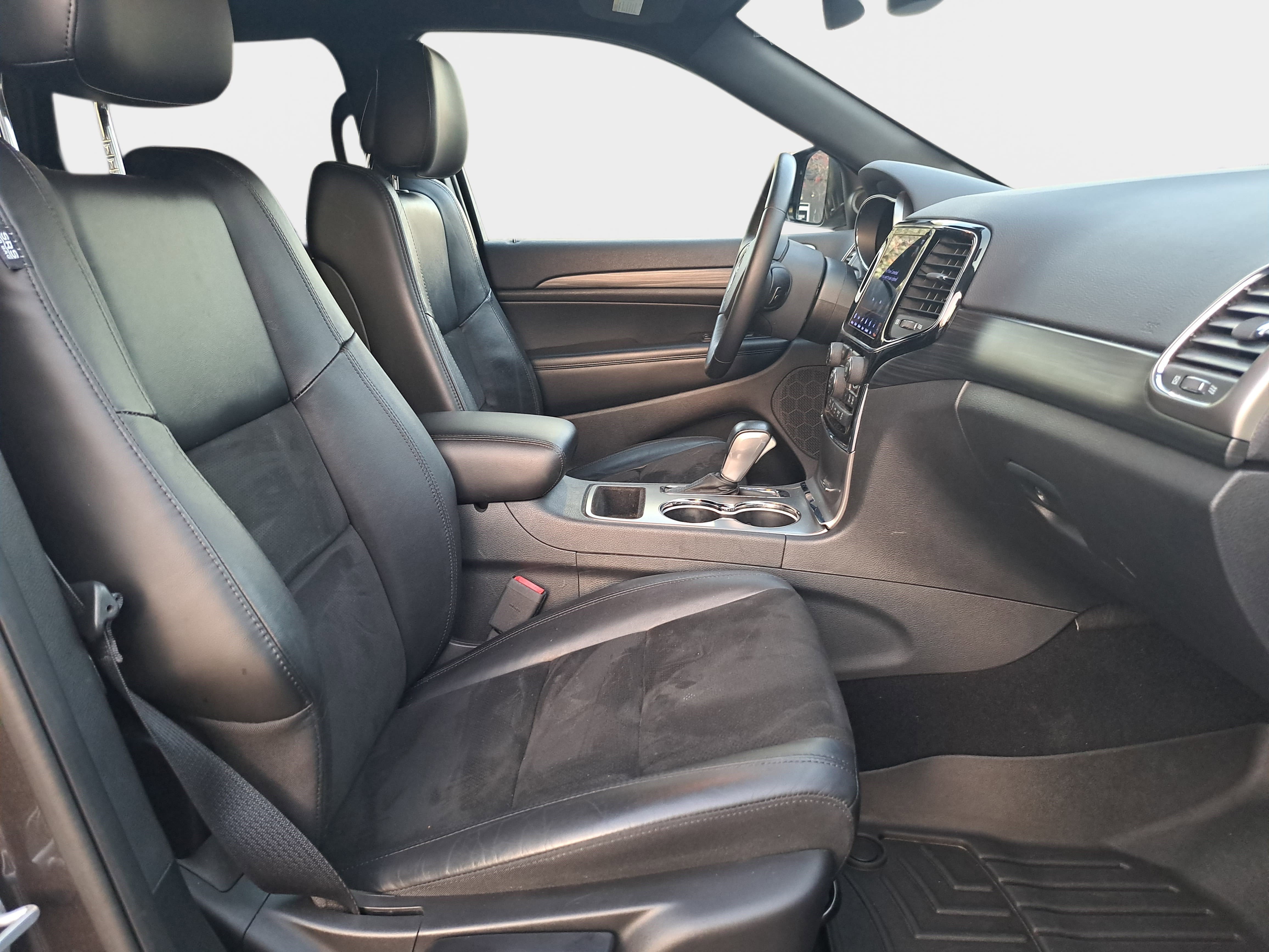 Used 2019 Jeep Grand Cherokee Altitude image 10