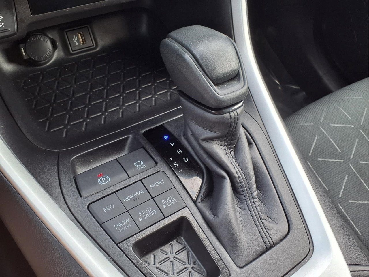 Used 2025 Toyota RAV4 XLE AWD/4WD image 19