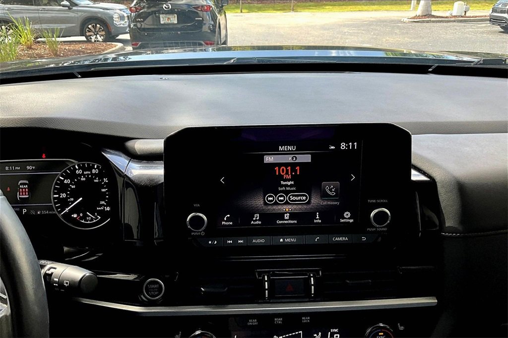 Used 2024 Nissan Pathfinder SV image 10