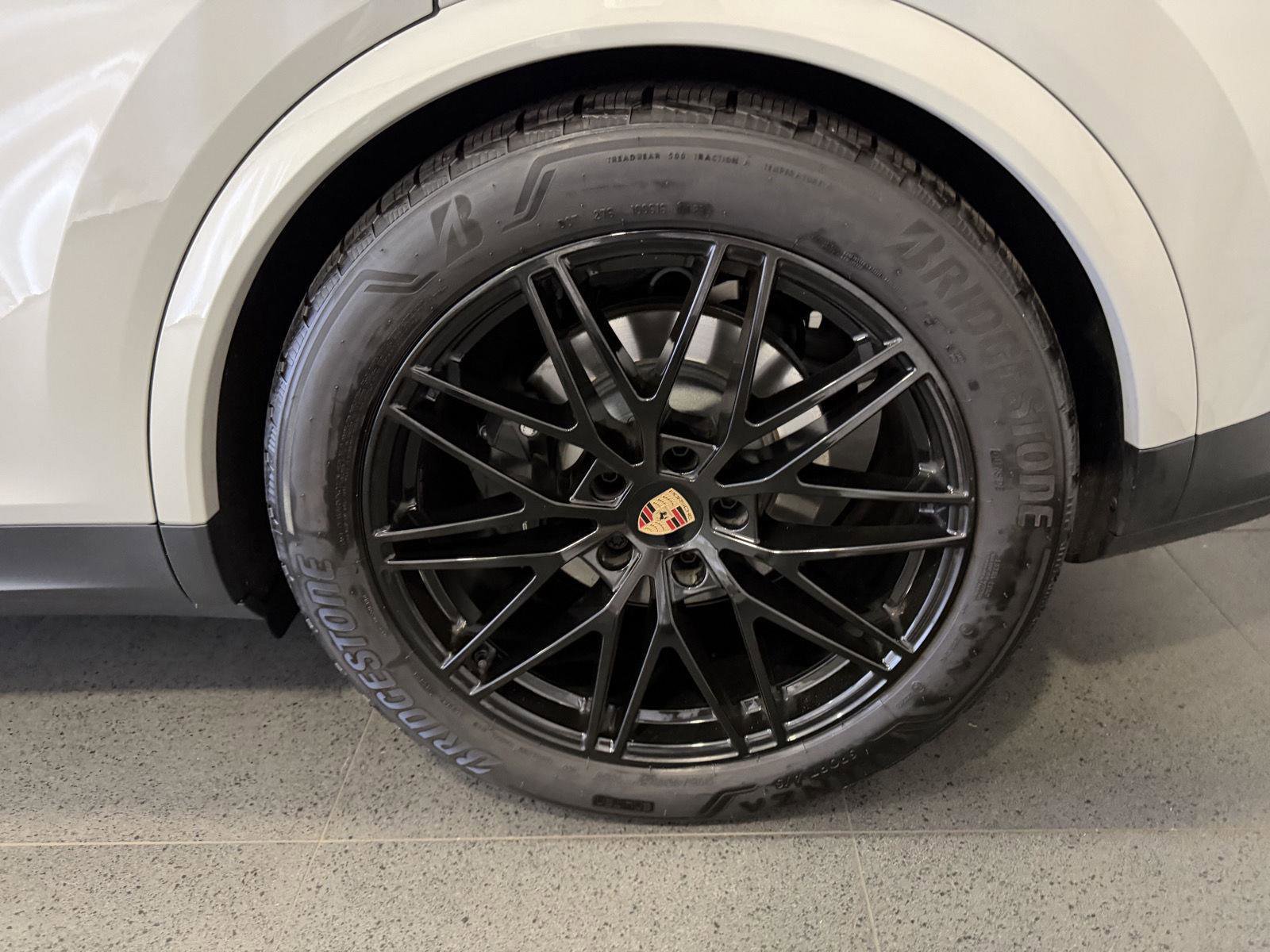 Certified 2025 Porsche Cayenne Coupe image 11