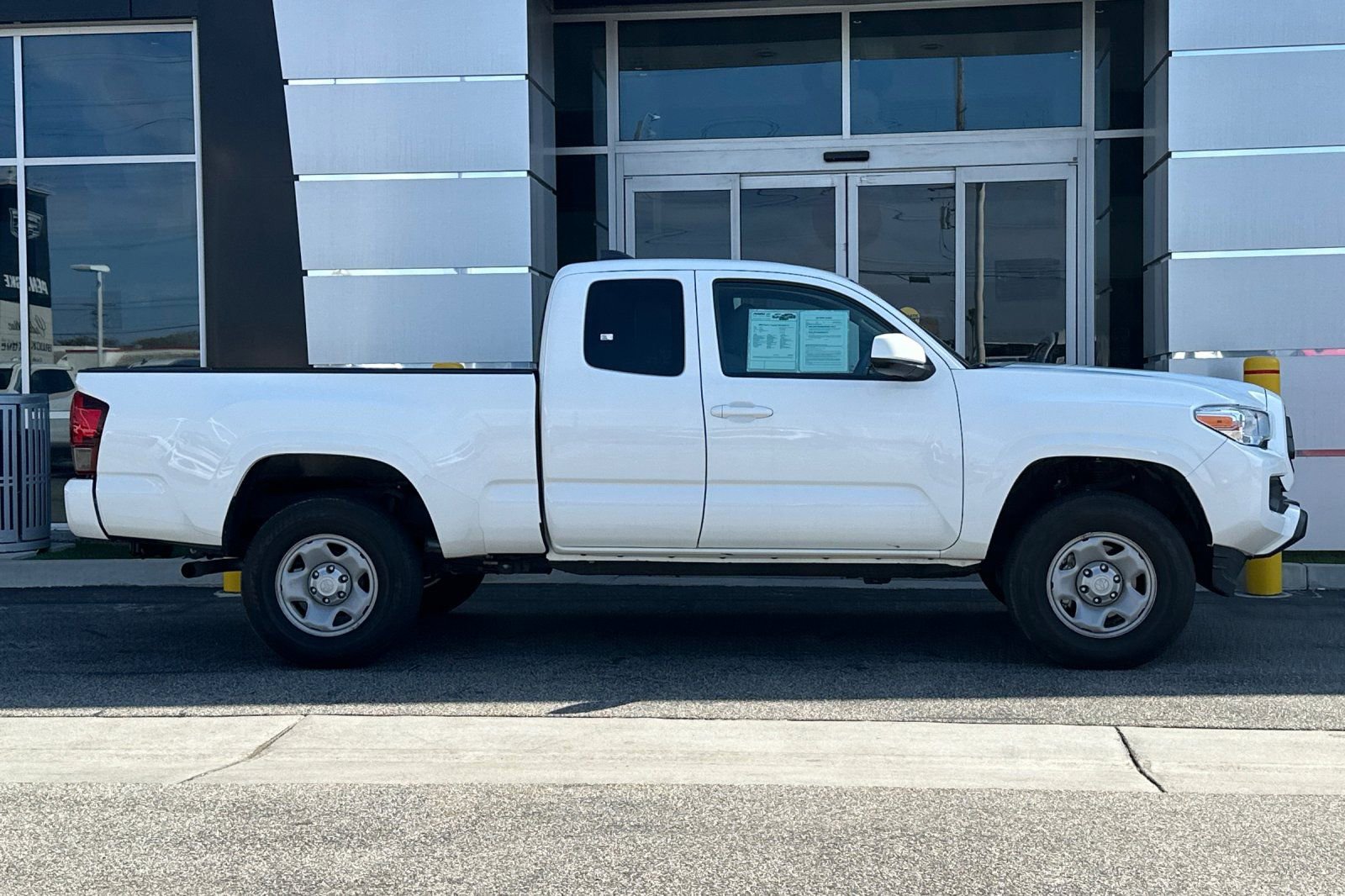 Used 2023 Toyota Tacoma SR image 3