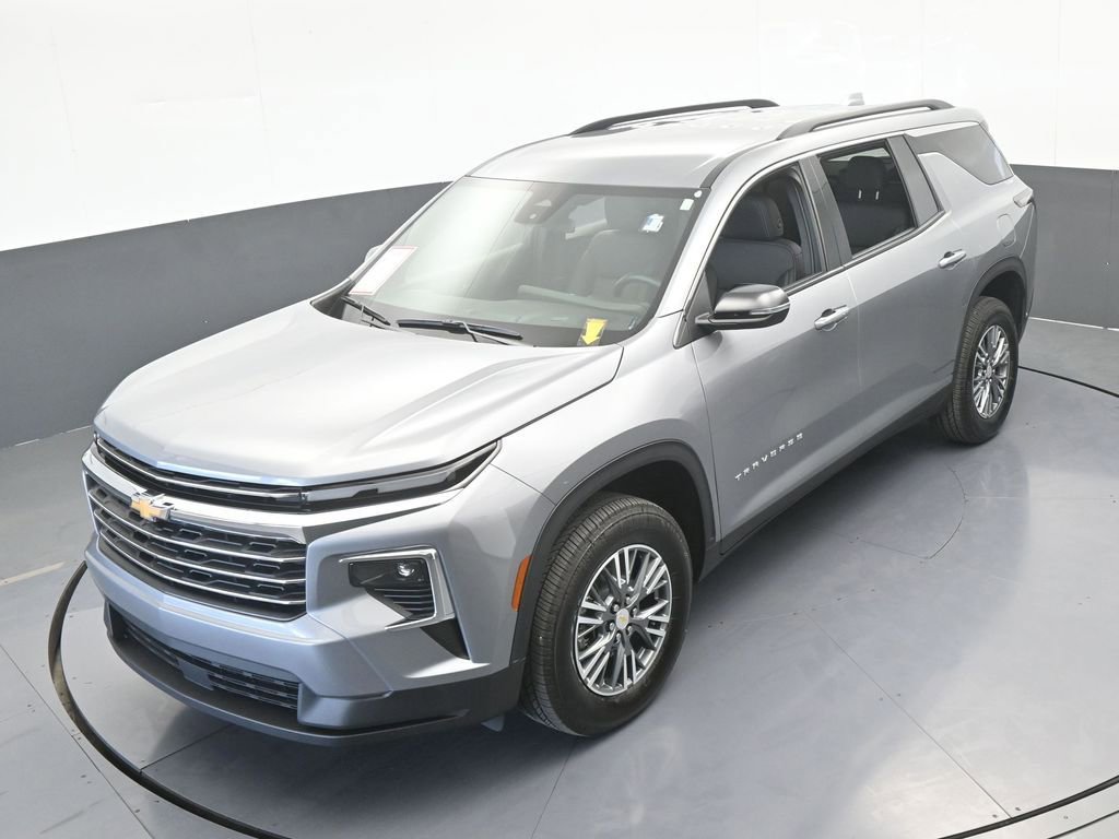 Used 2025 Chevrolet Traverse LT image 48