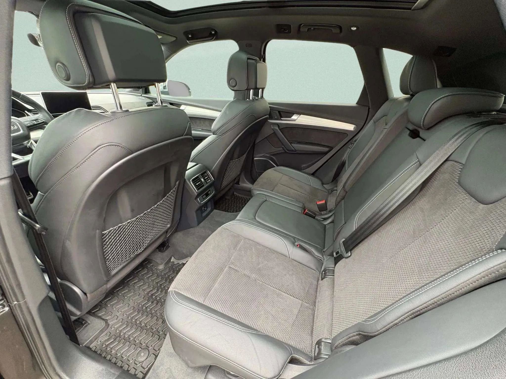 Used 2018 Audi SQ5 Premium Plus w/ Navigation Package image 23