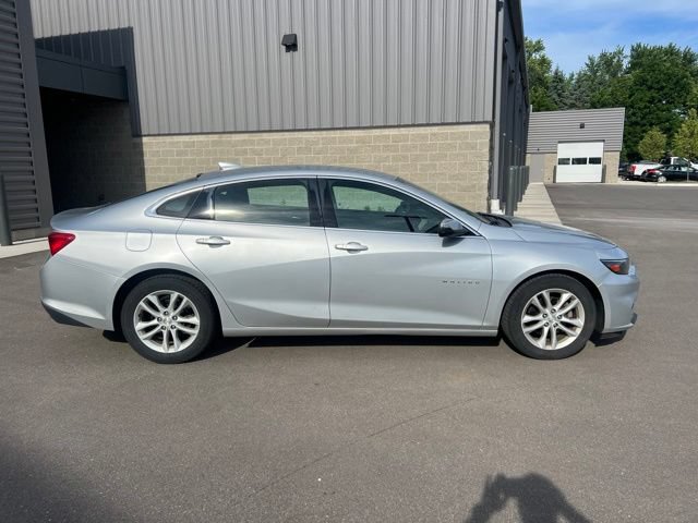 Used 2017 Chevrolet Malibu LT w/ Driver Confidence Package FWD image 4