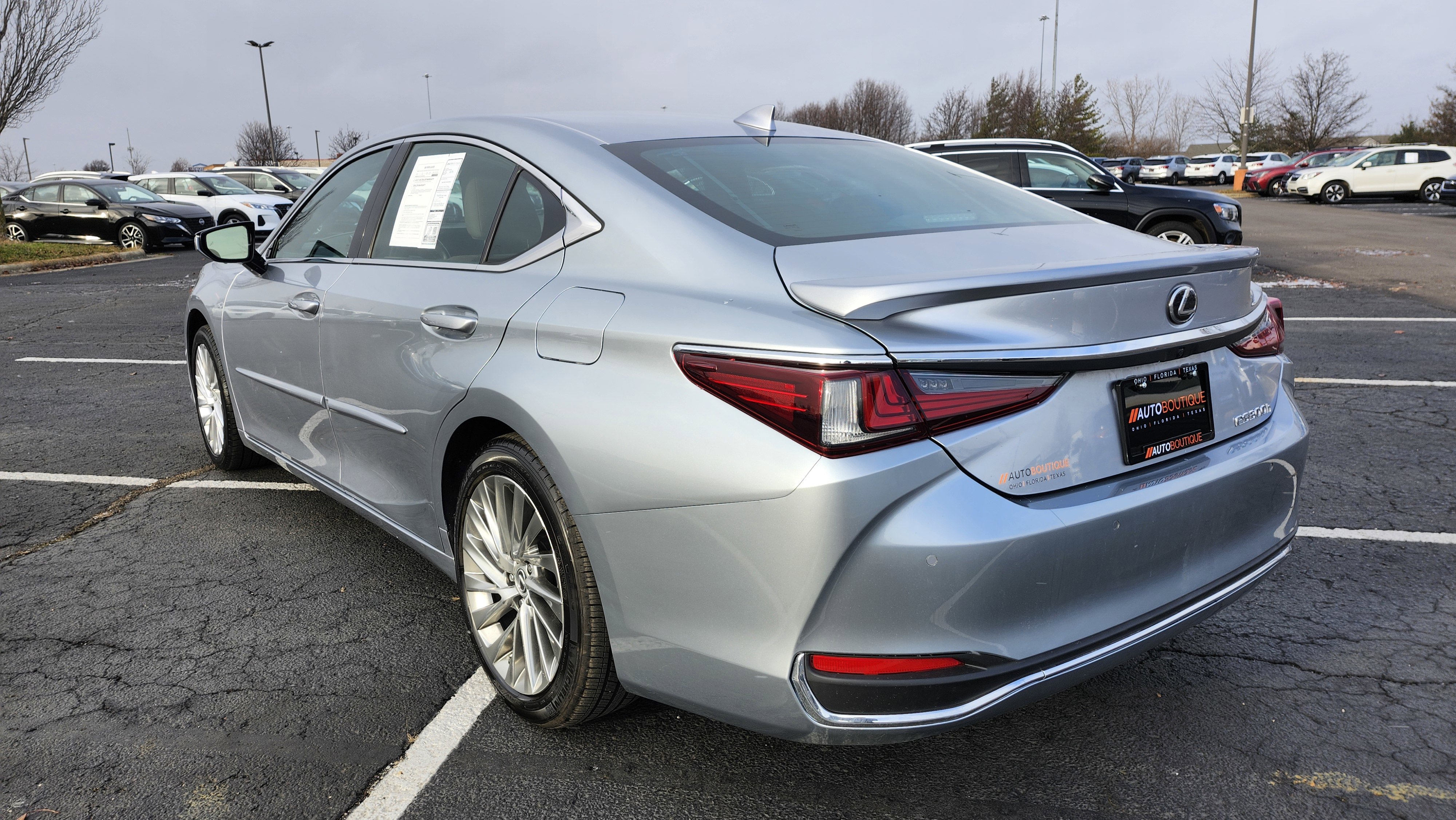 Used 2023 Lexus ES 300h w/ Luxury Package image 19