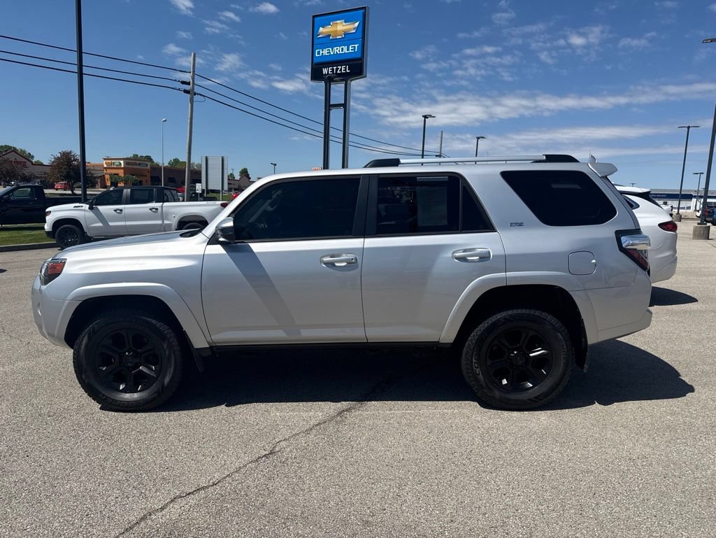 Used 2020 Toyota 4Runner SR5 AWD/4WD image 33