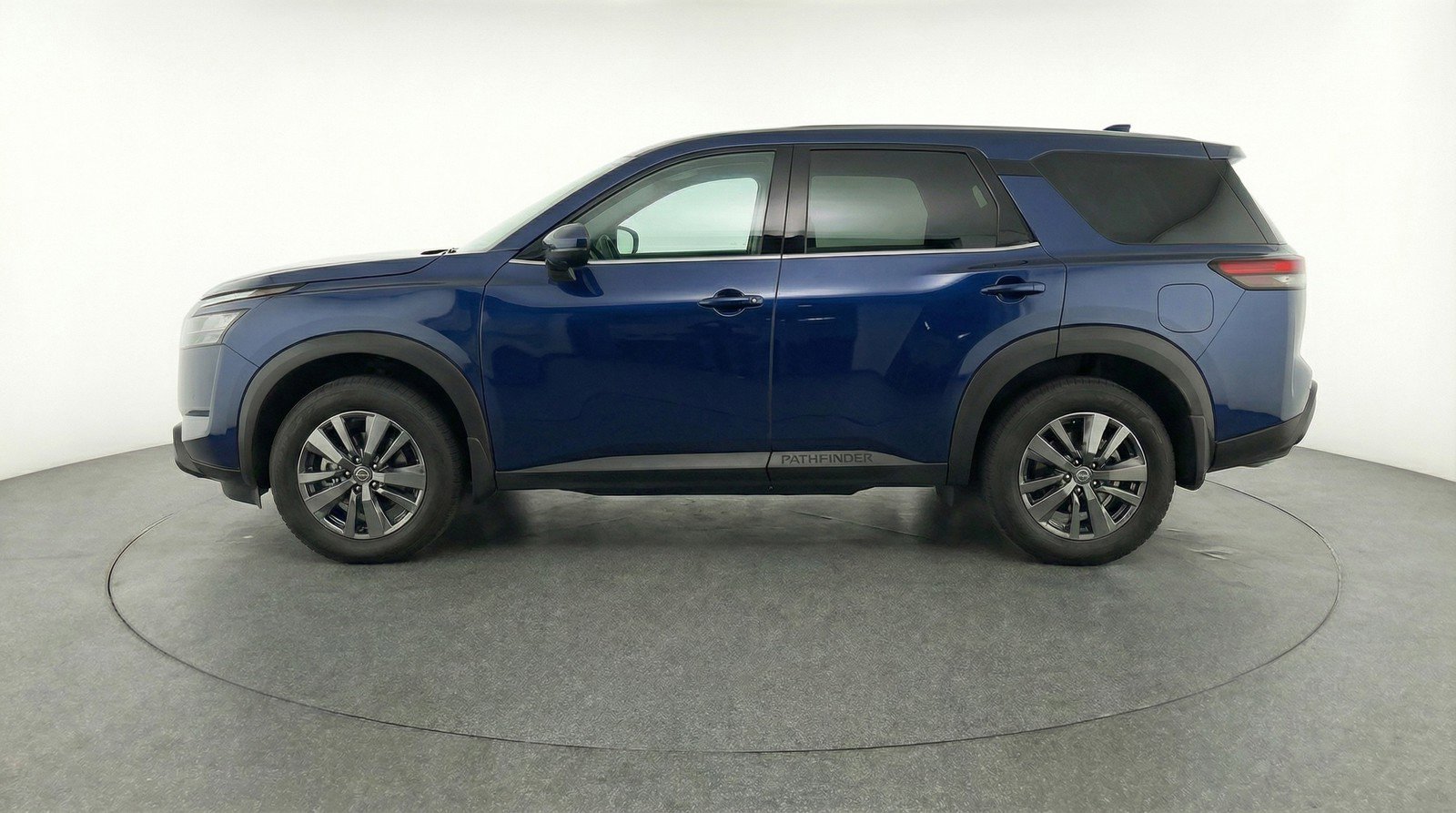 Used 2025 Nissan Pathfinder SV image 5