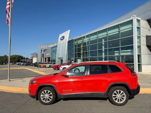 Used 2021 Jeep Cherokee Latitude FWD image 2
