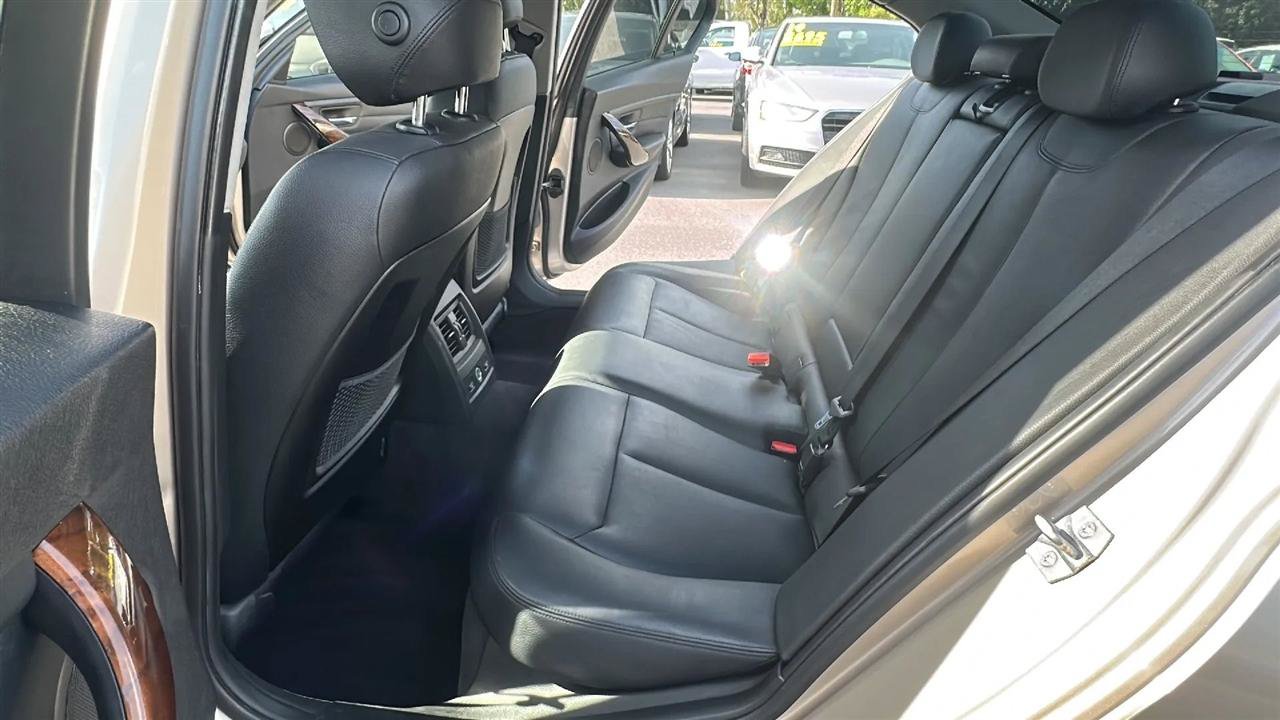Used 2013 BMW 328i xDrive Sedan AWD/4WD image 27