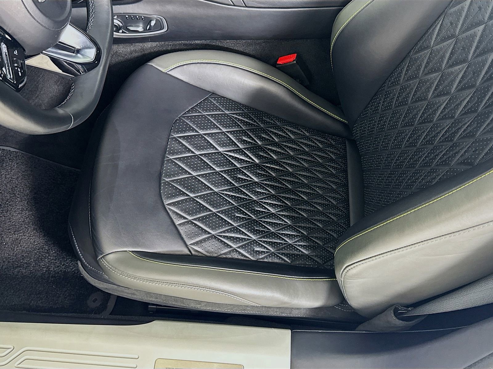 Used 2025 Aston Martin DB12 Coupe image 17