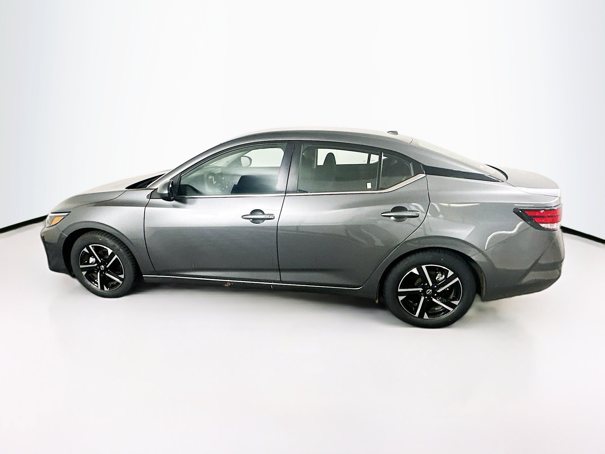 Used 2025 Nissan Sentra SV FWD image 4