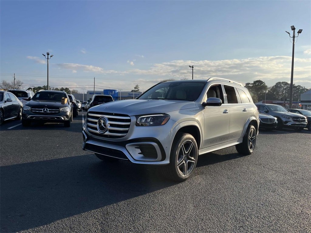 Used 2025 Mercedes-Benz GLS 450 4MATIC image 3