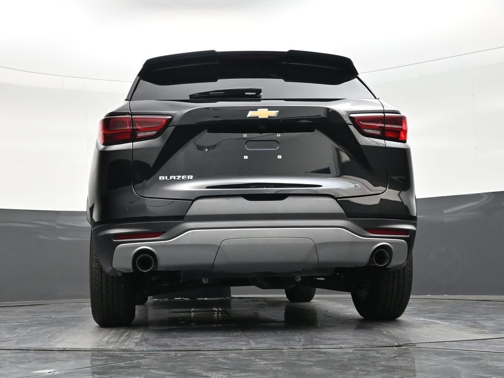 Used 2025 Chevrolet Blazer LT FWD image 23