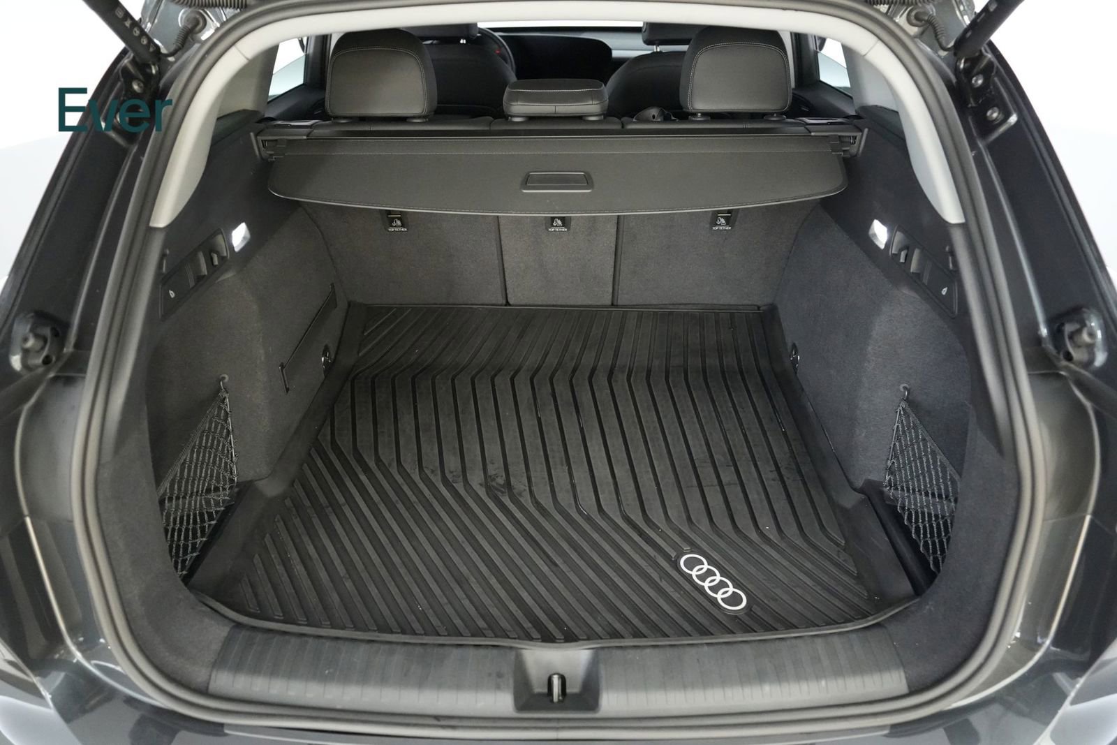 Used 2025 Audi Q6 e-tron Premium w/ Convenience Package image 8