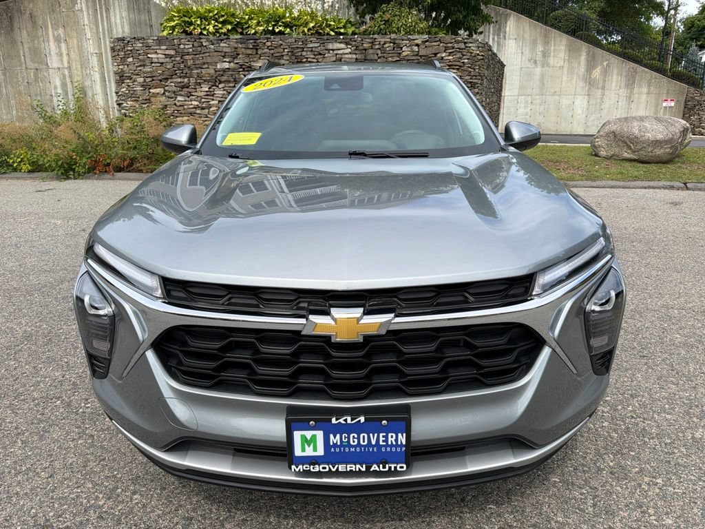 Used 2024 Chevrolet Trax LT w/ Sunroof Package FWD image 10