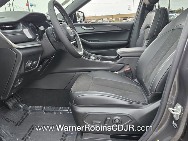 New 2025 Jeep Grand Cherokee L Altitude image 5