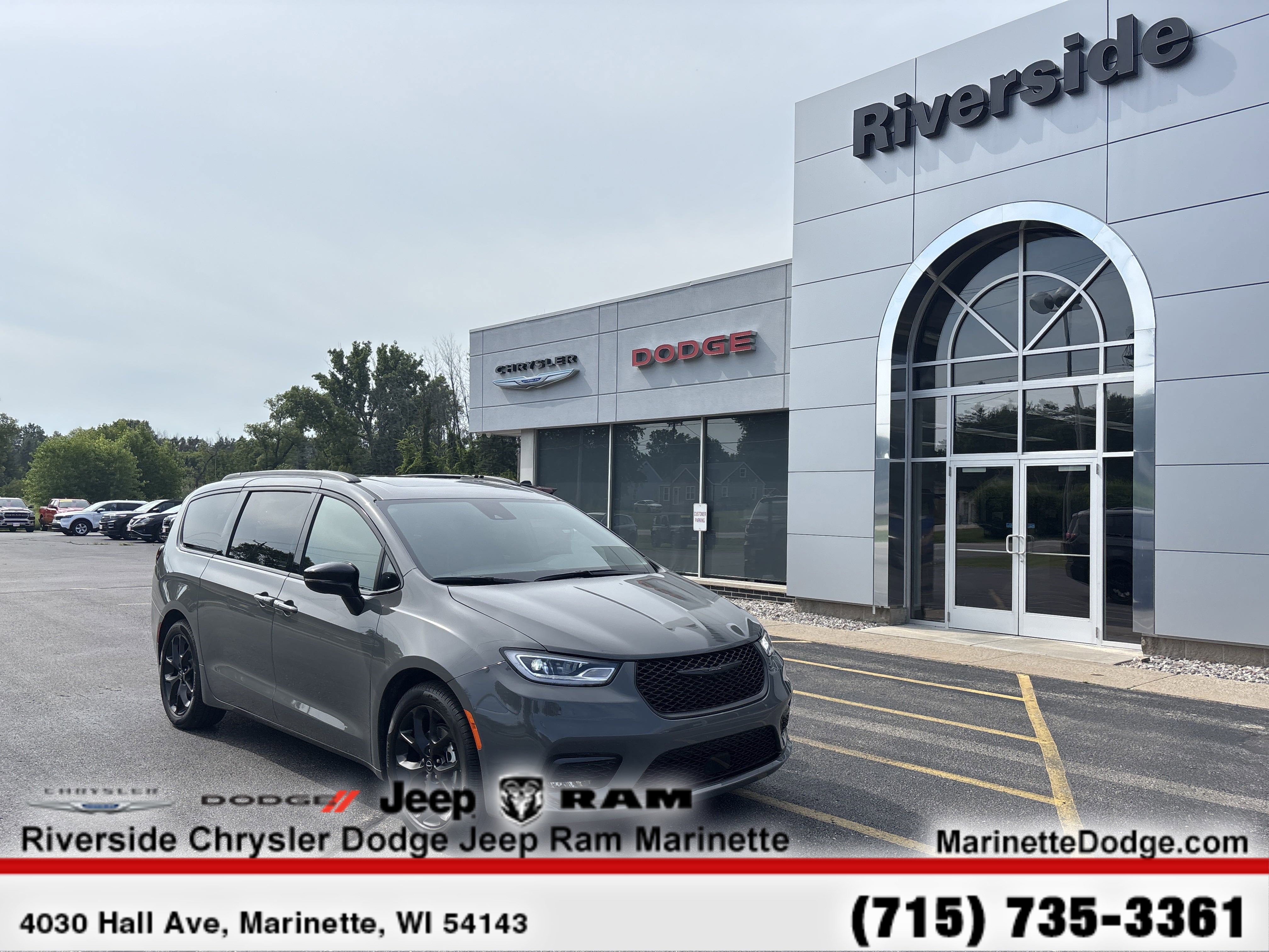 New 2025 Chrysler Pacifica Limited w/ Trailer Tow Group image 2