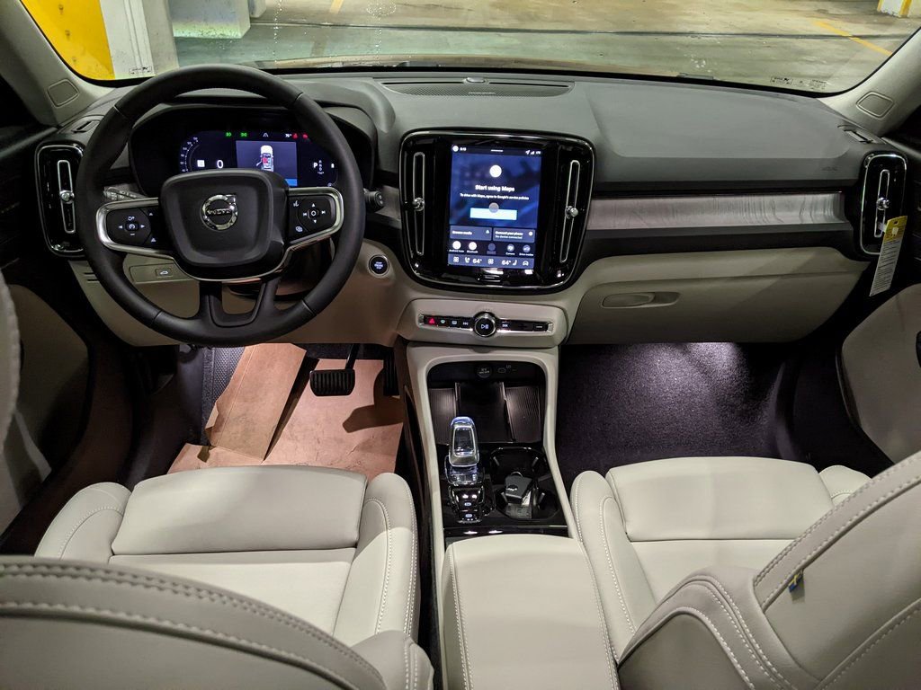 New 2026 Volvo XC40 B5 Ultra w/ Protection Package Premier image 12