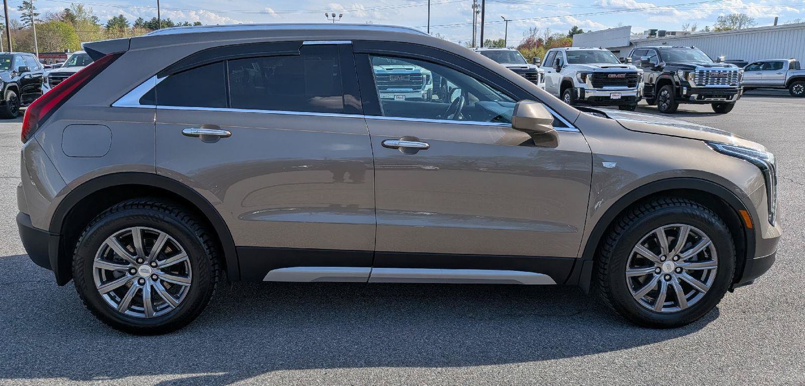 Used 2020 Cadillac XT4 Premium Luxury w/ Technology Package AWD/4WD image 6