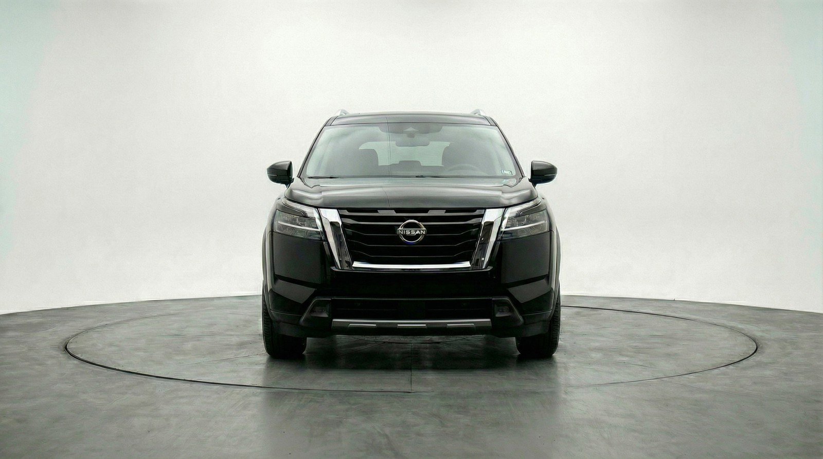 Used 2025 Nissan Pathfinder SV image 2