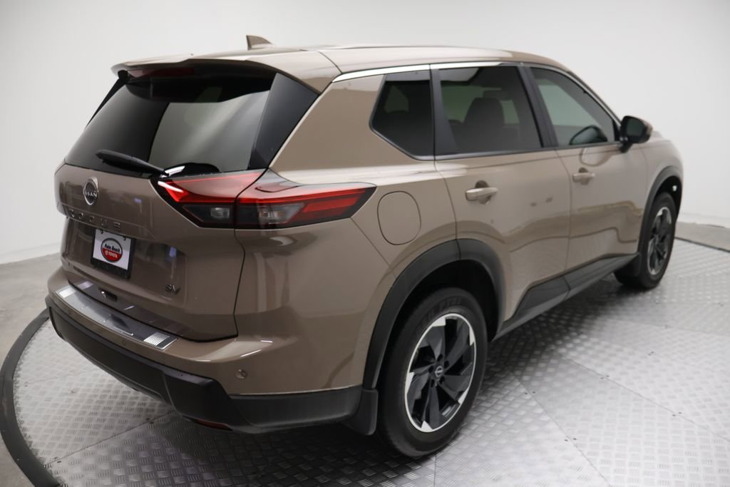 Used 2024 Nissan Rogue SV image 8