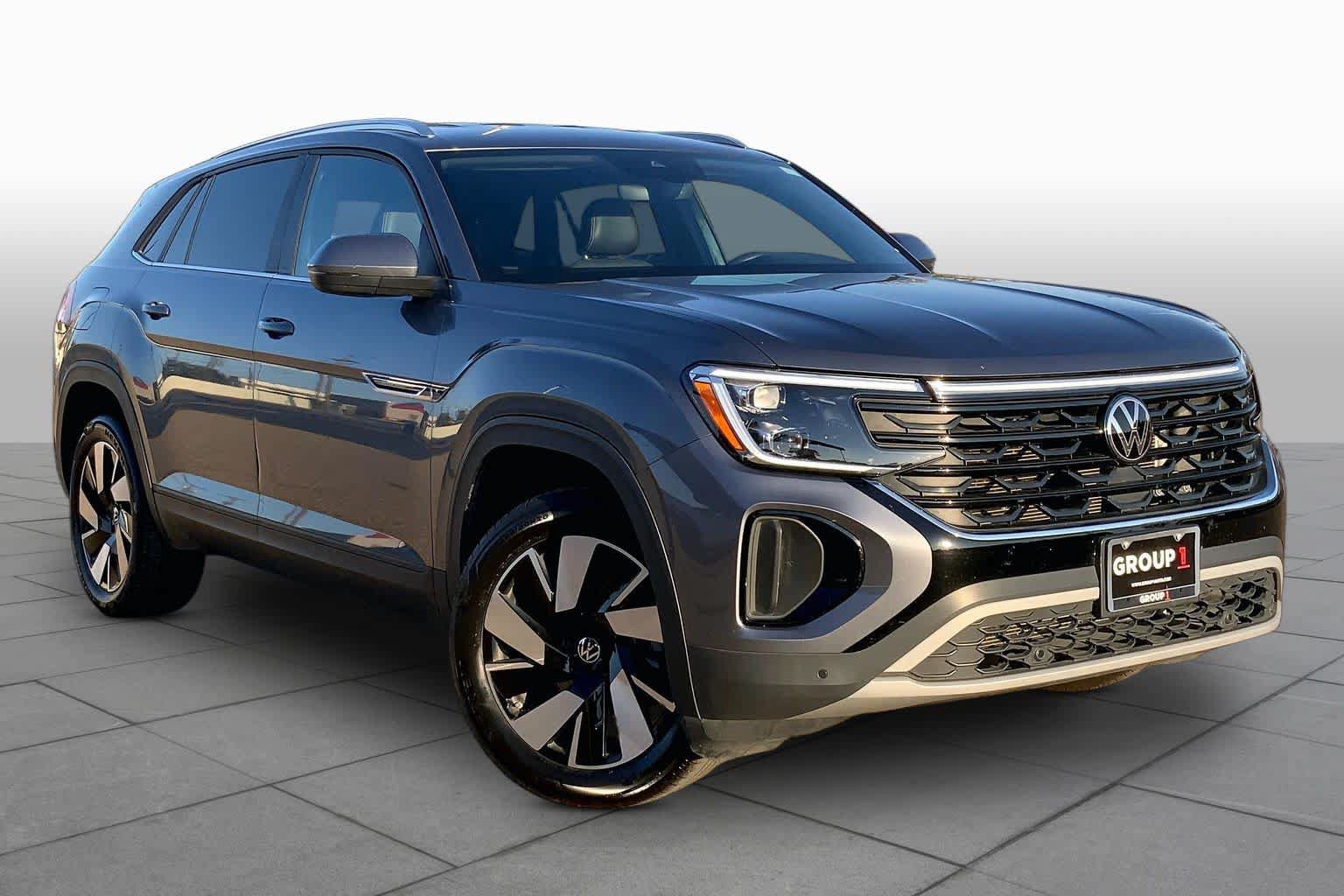 Used 2025 Volkswagen Atlas Cross Sport SE FWD image 3