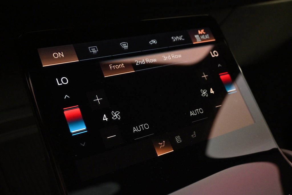 New 2026 Cadillac Vistiq Luxury w/ LPO, Floor Liner Package image 28