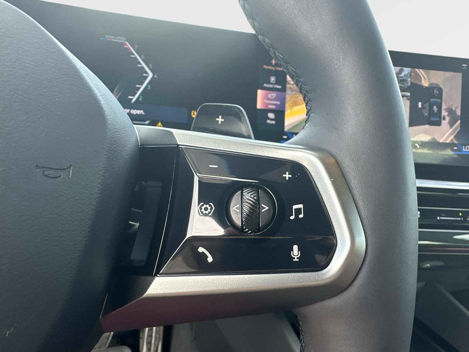 Used 2025 BMW 530i w/ M Sport Package image 25