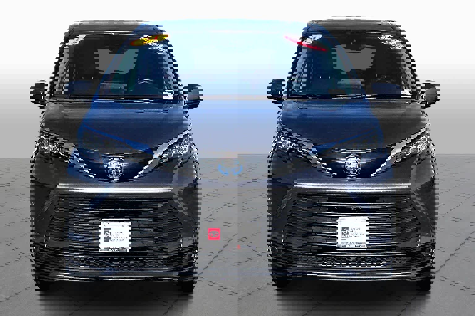 Certified 2024 Toyota Sienna LE image 3