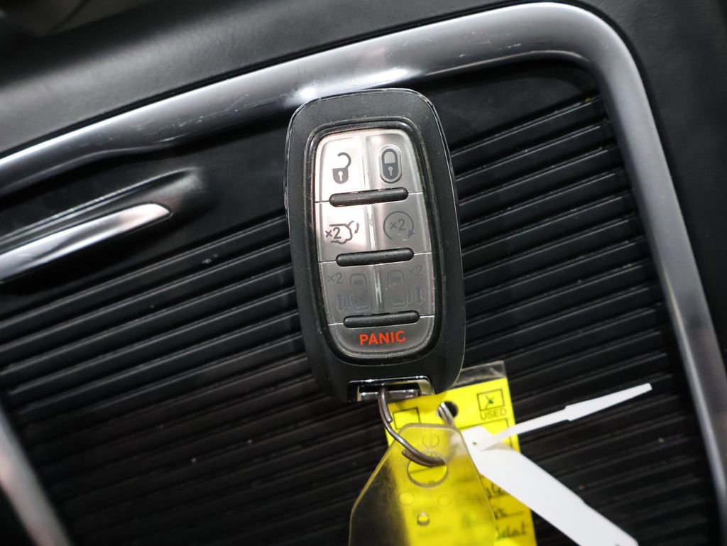 Certified 2024 Chrysler Pacifica Select image 28