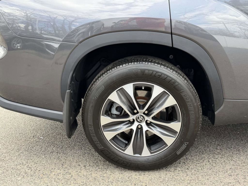 Used 2022 Toyota Highlander XLE AWD/4WD image 15