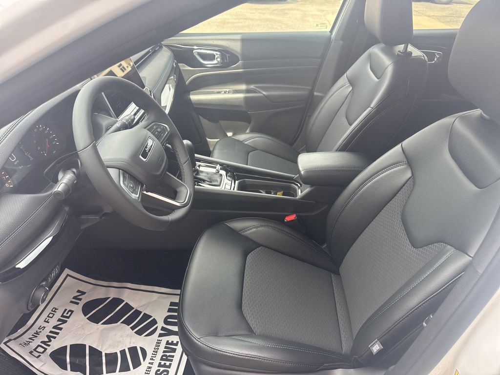 New 2026 Jeep Compass Latitude w/ Sun and Sound Group AWD/4WD image 17
