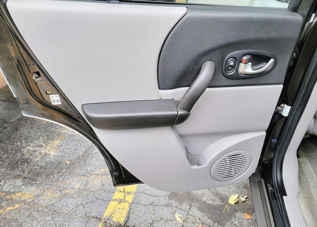 Used 2004 Saturn Vue 2WD w/ Sport Plus II Pkg image 21