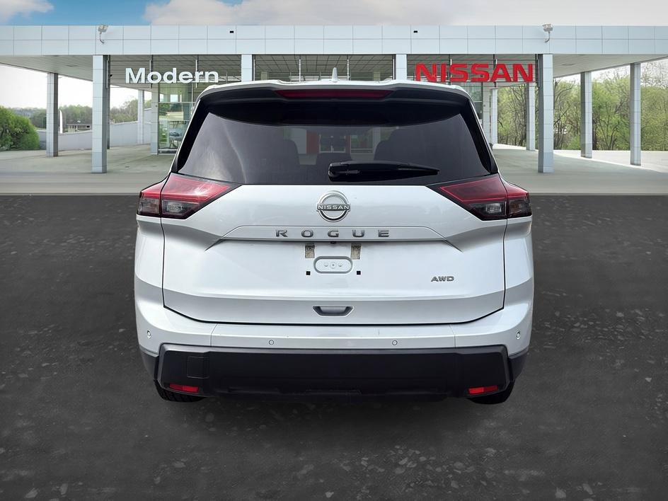 Certified 2025 Nissan Rogue SV AWD/4WD image 4