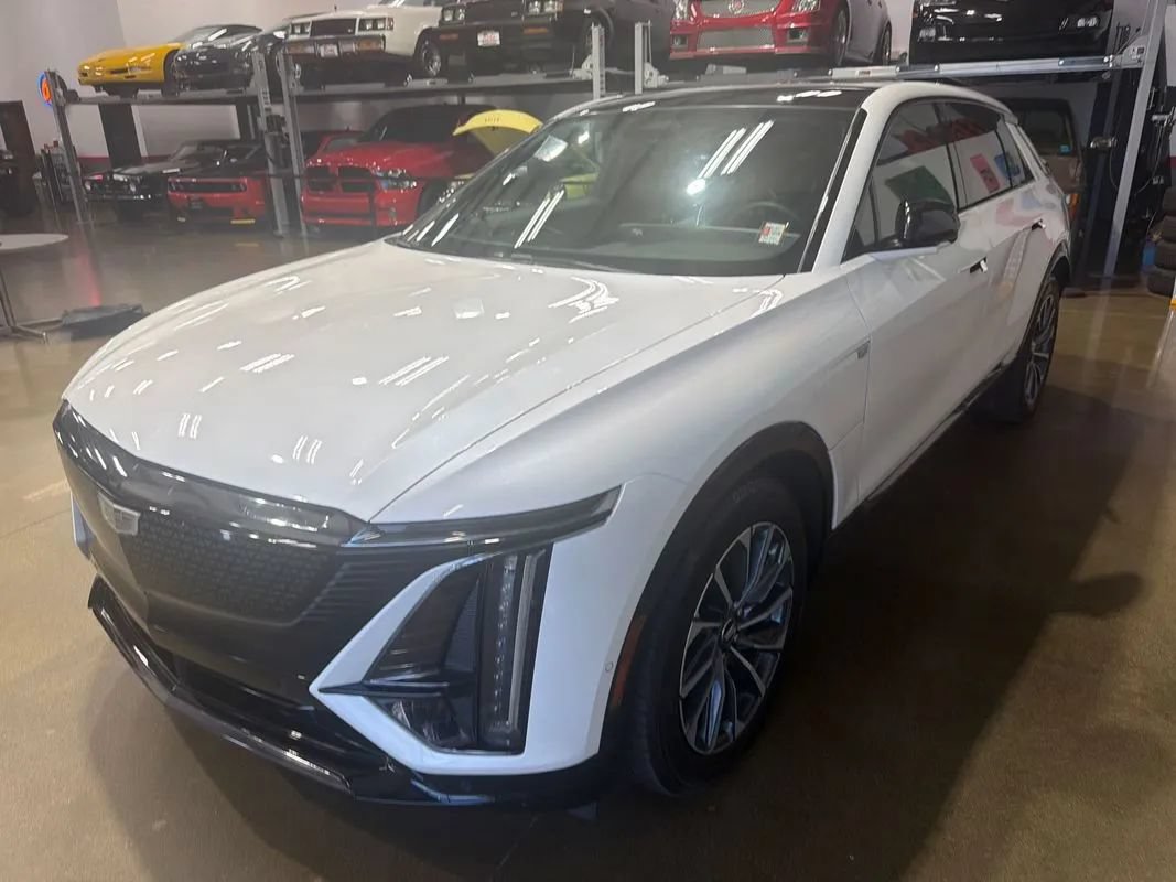 Used 2024 Cadillac Lyriq Sport AWD/4WD image 38