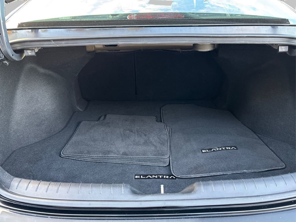 Certified 2023 Hyundai Elantra Limited image 11
