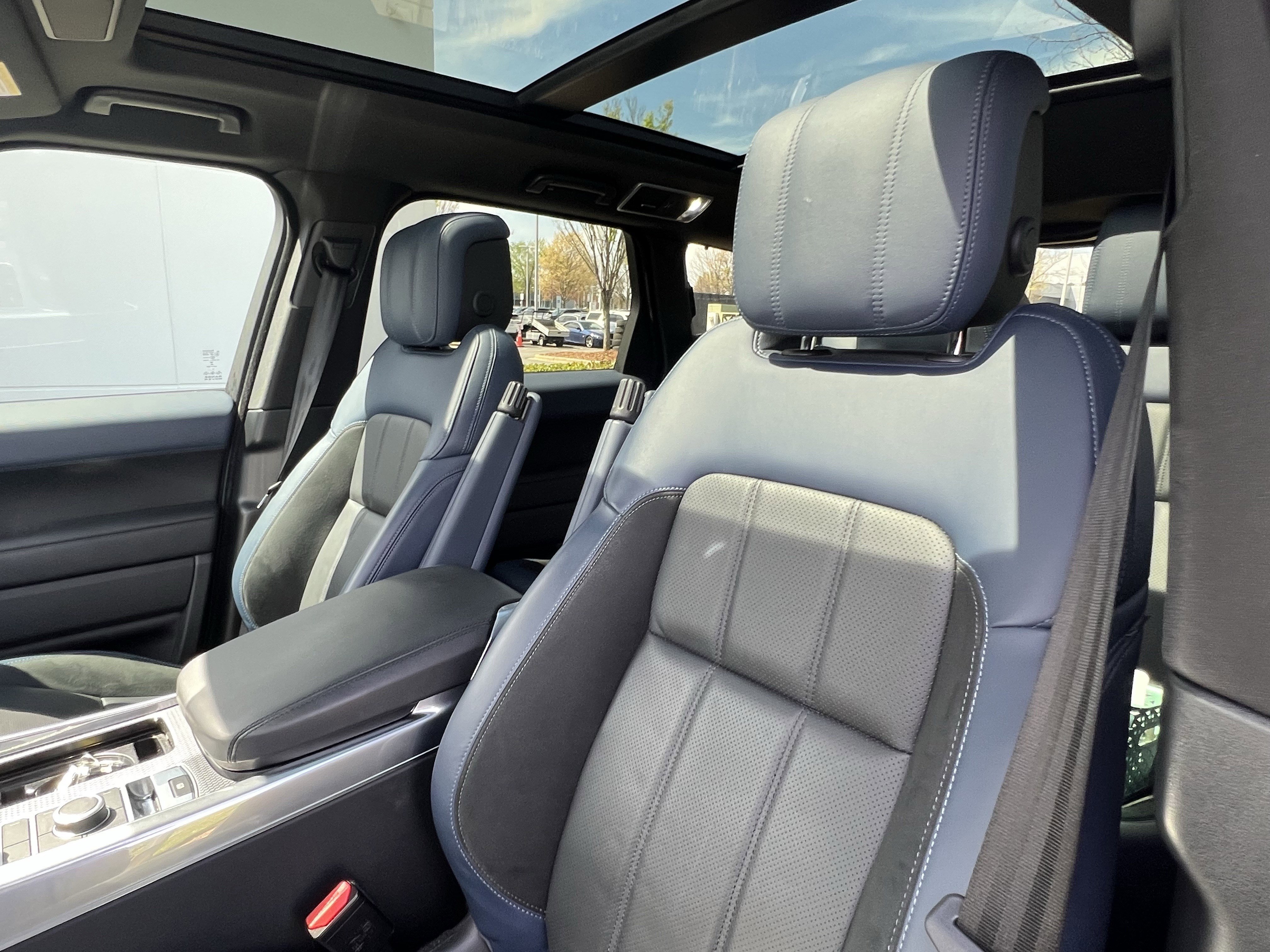 Used 2022 Land Rover Range Rover Sport HST image 16