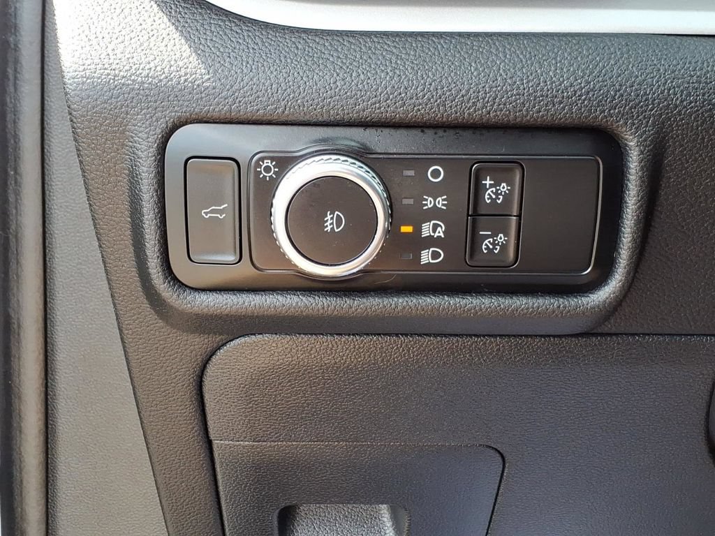 Used 2023 Ford Explorer XLT w/ Equipment Group 202A AWD/4WD image 15
