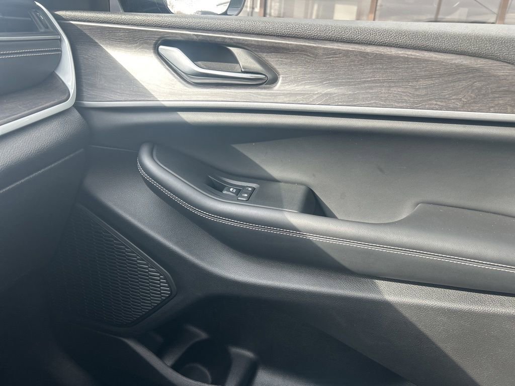 Used 2024 Jeep Grand Cherokee Limited image 36