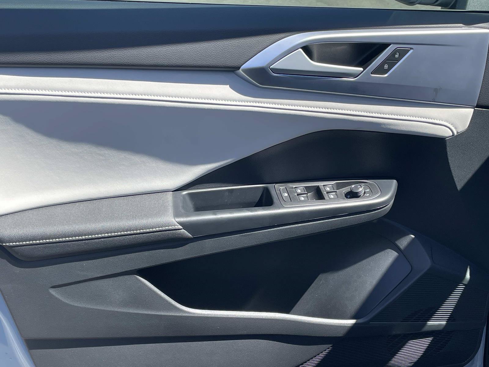 New 2026 Volkswagen Taos SE FWD image 17